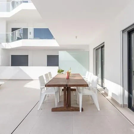 New 2bedroom W Terrace & Infinity Pool