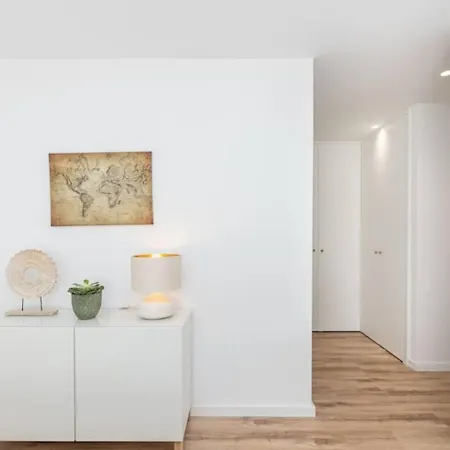 Modern 2br Rooftop Pool 2 Min Walk To דירה