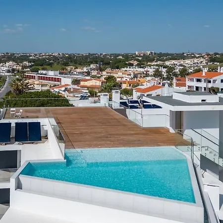 Perfect Place To Escape To With Rooftop Infinity Pool