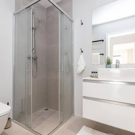 New 2bedroom W Terrace & Infinity Pool