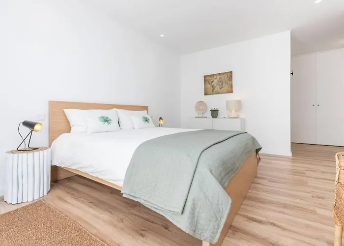 New 2bedroom W Terrace & Infinity Pool *