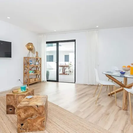 New 2bedroom W Terrace & Infinity Pool Apartament