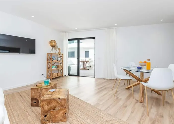 New 2bedroom W Terrace & Infinity Pool Apartament